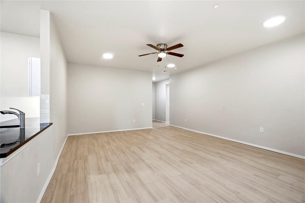 212 E Abbot Lane Property Photo 6