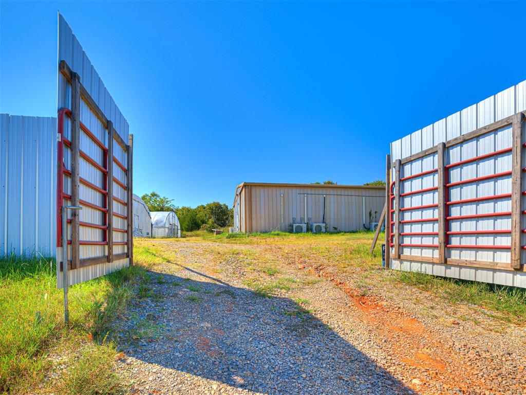 1201 E 15th Street Property Photo 3