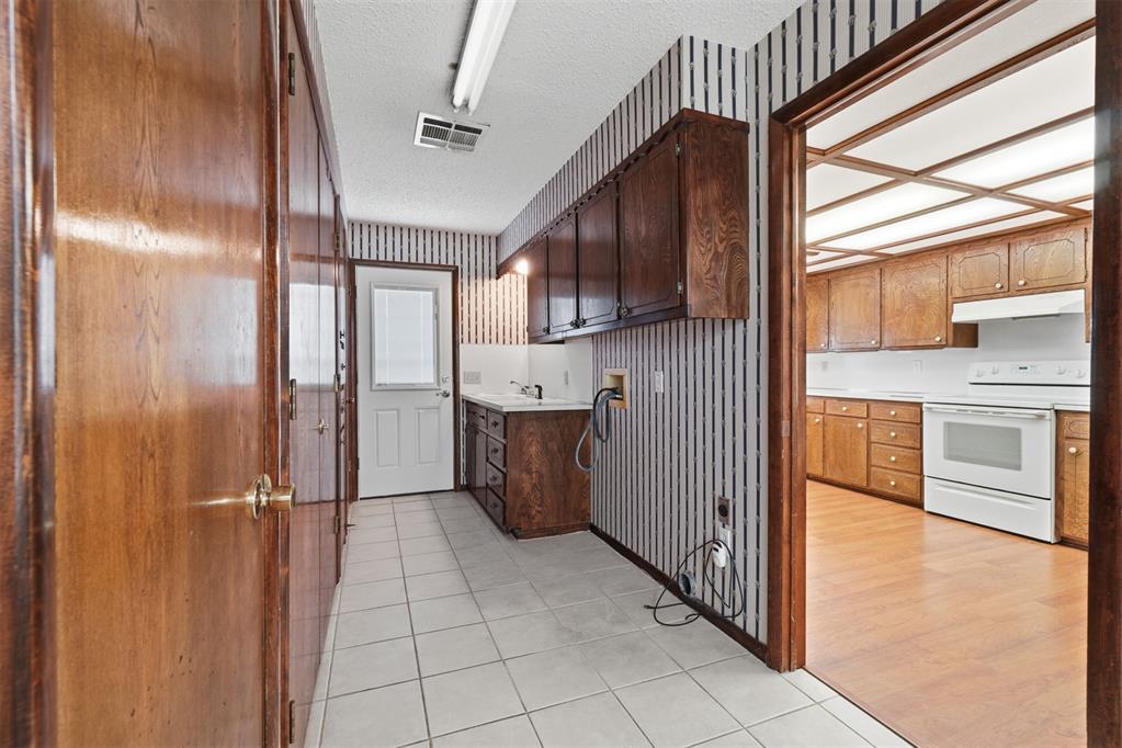 108 N Ann Street Property Photo 33