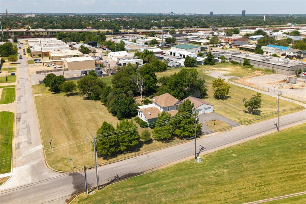 2501 N Walnut Avenue Property Photo 1