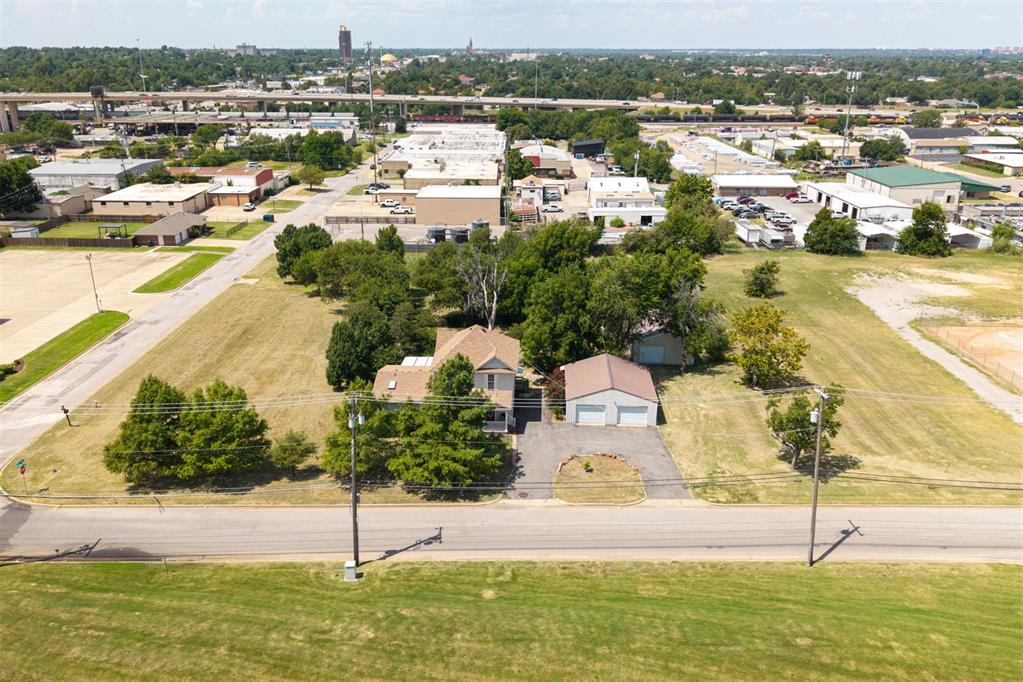 2501 N Walnut Avenue Property Photo 3