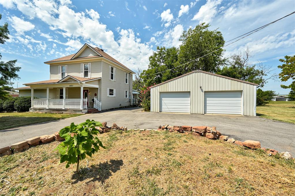 2501 N Walnut Avenue Property Photo 9