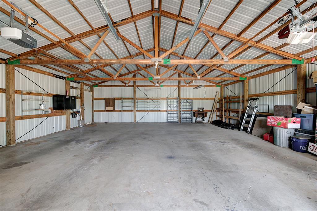 2501 N Walnut Avenue Property Photo 11