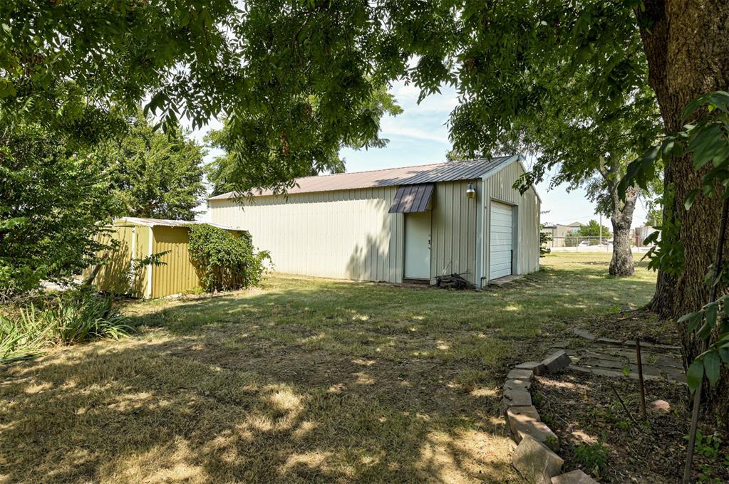 2501 N Walnut Avenue Property Photo 12