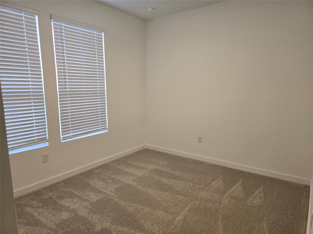 20517 Mule Deer Drive Property Photo 5