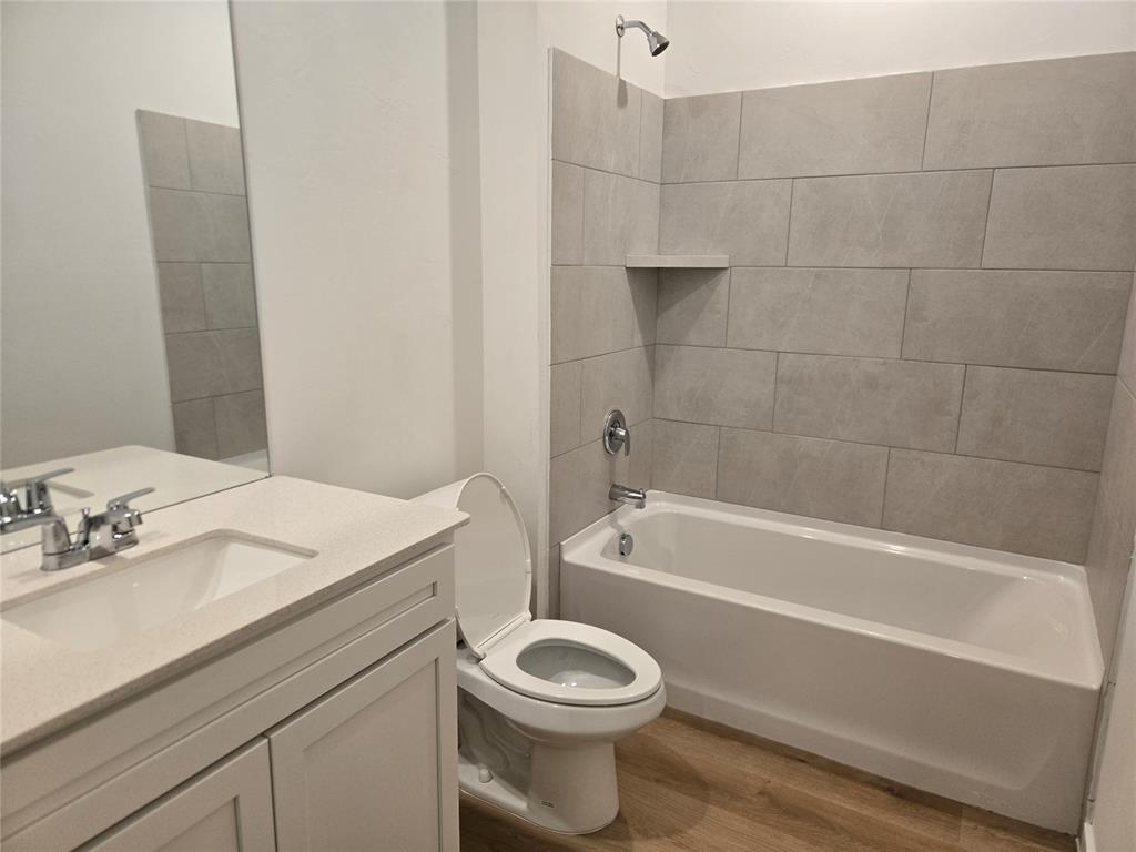 20517 Mule Deer Drive Property Photo 8