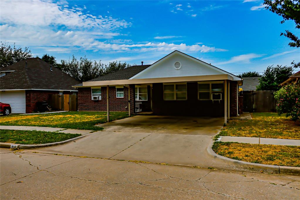 916 N Windermere Drive Property Photo 3
