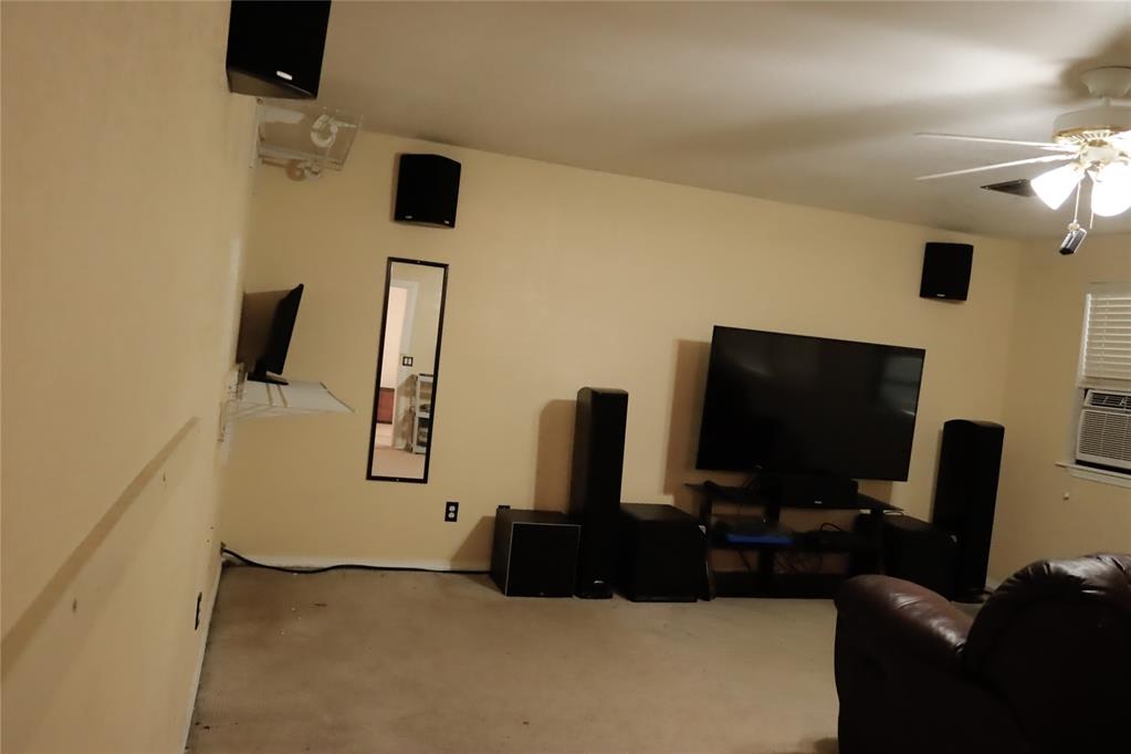 916 N Windermere Drive Property Photo 9