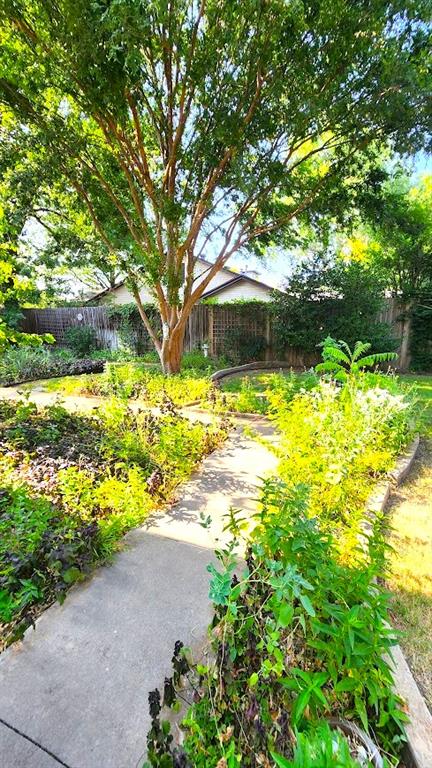 517 S Flood Avenue Property Photo 37