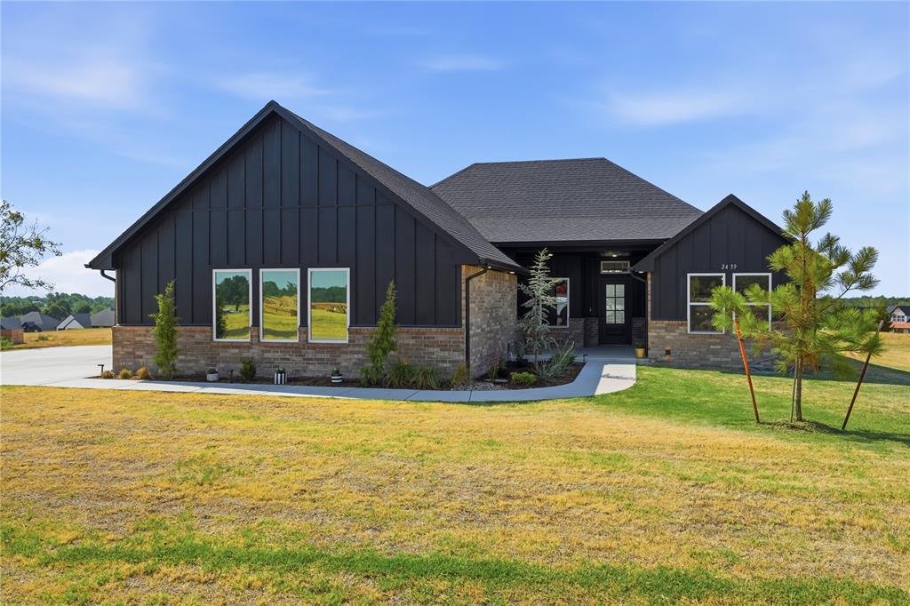 2439 Wolf Creek Bend Property Photo 1
