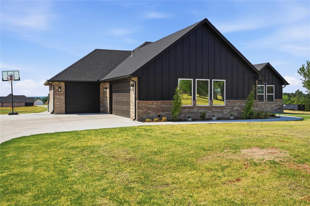 2439 Wolf Creek Bend Property Photo 3