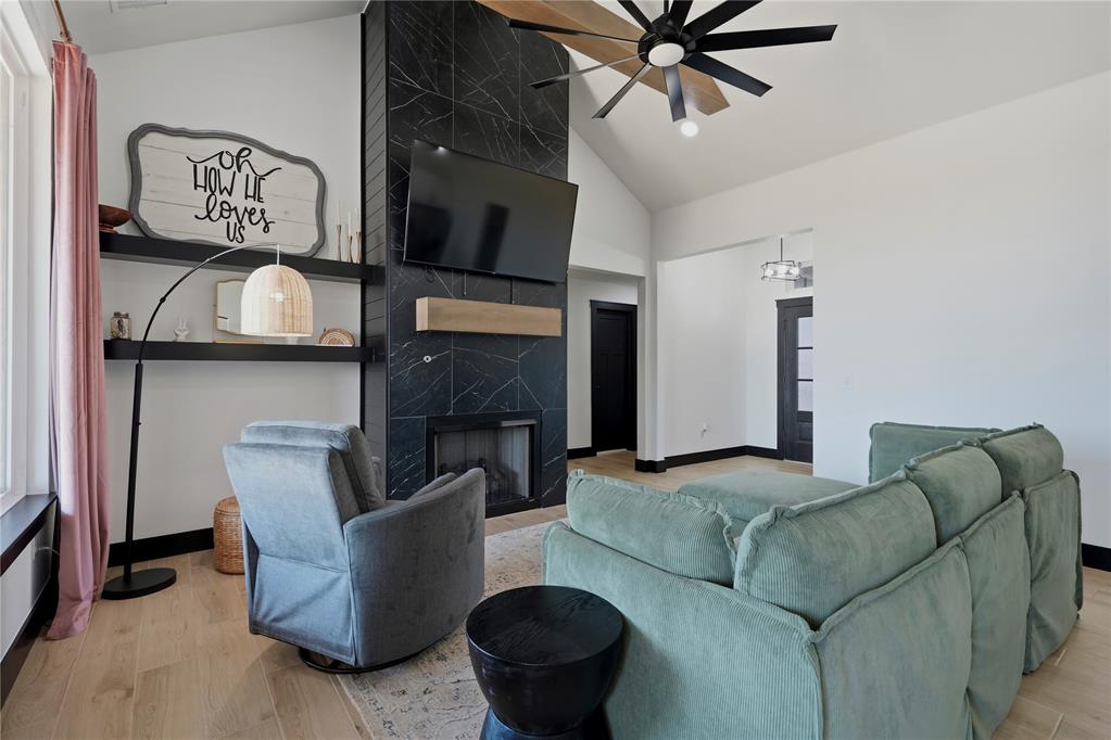 2439 Wolf Creek Bend Property Photo 9