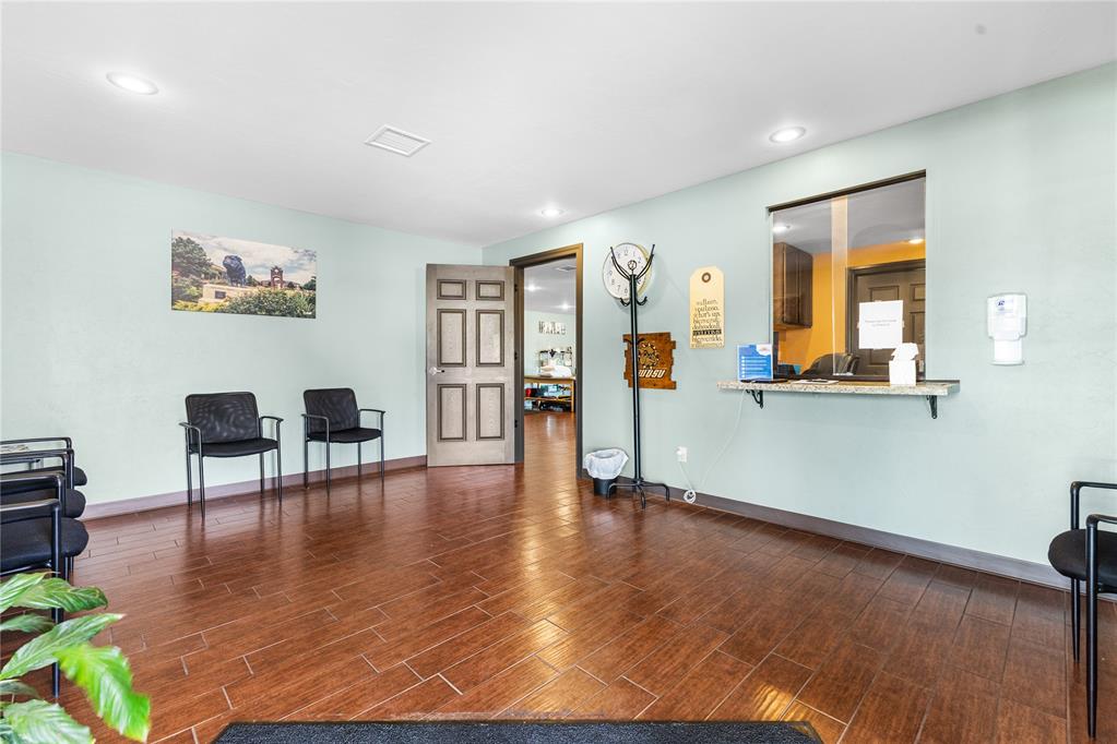 424 N State Street Property Photo 5