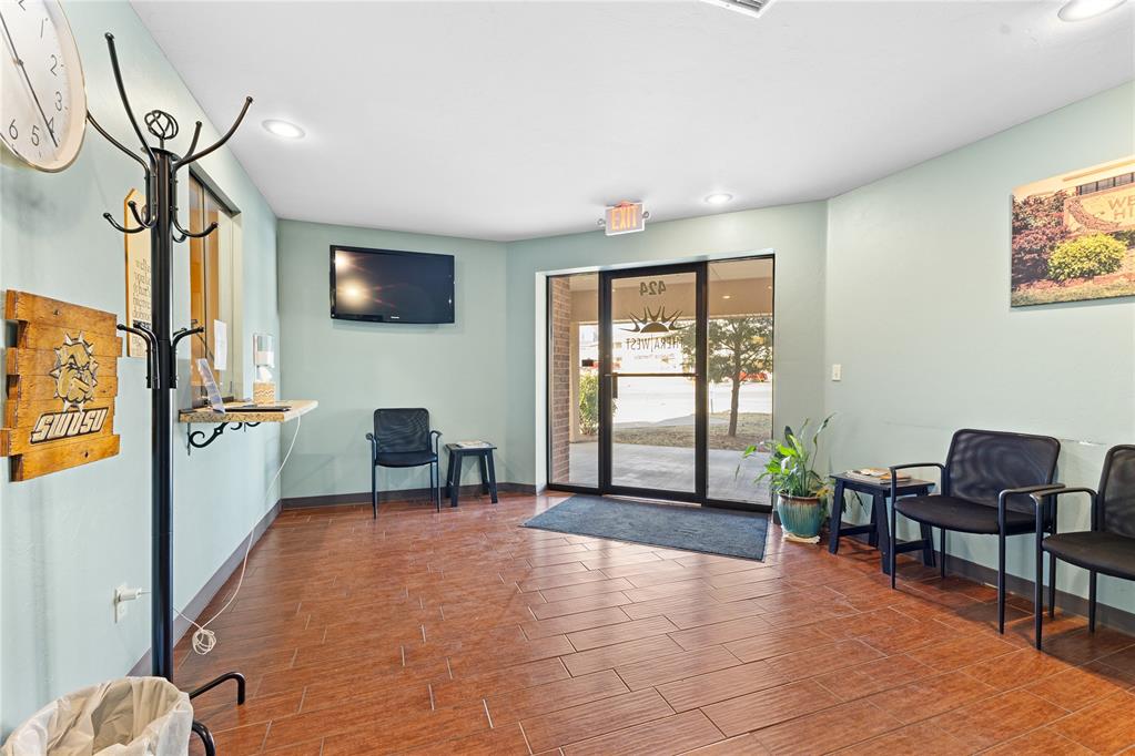 424 N State Street Property Photo 6