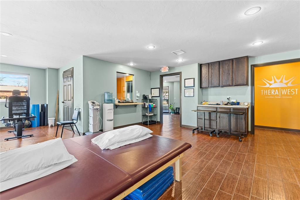 424 N State Street Property Photo 8