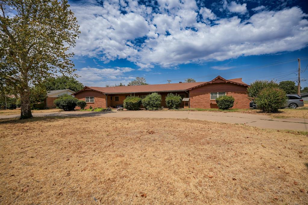 1909 Willard Drive Property Photo 2