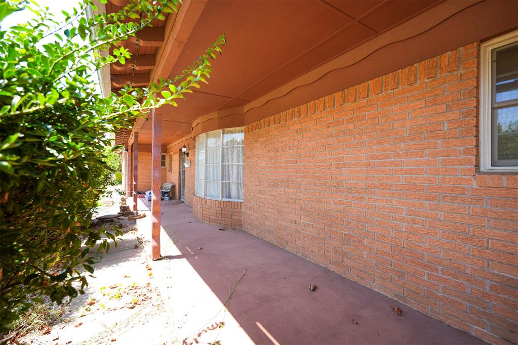 1909 Willard Drive Property Photo 6