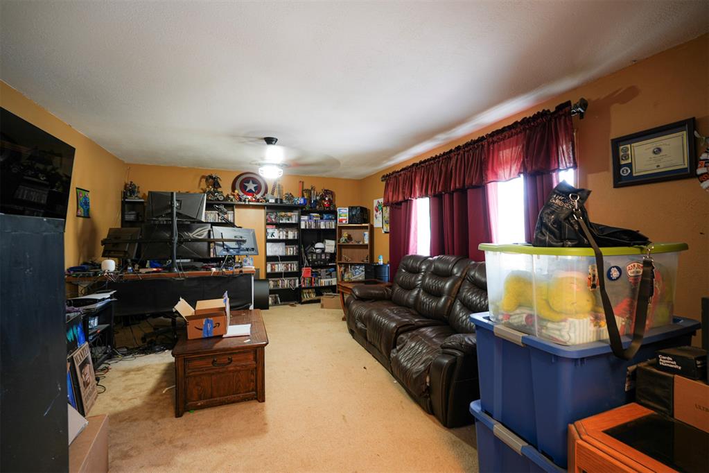 1909 Willard Drive Property Photo 8