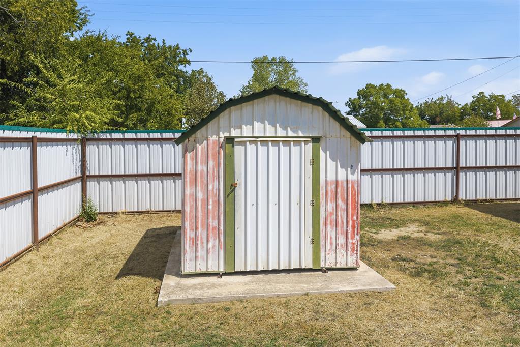 402 W A Street Property Photo 27