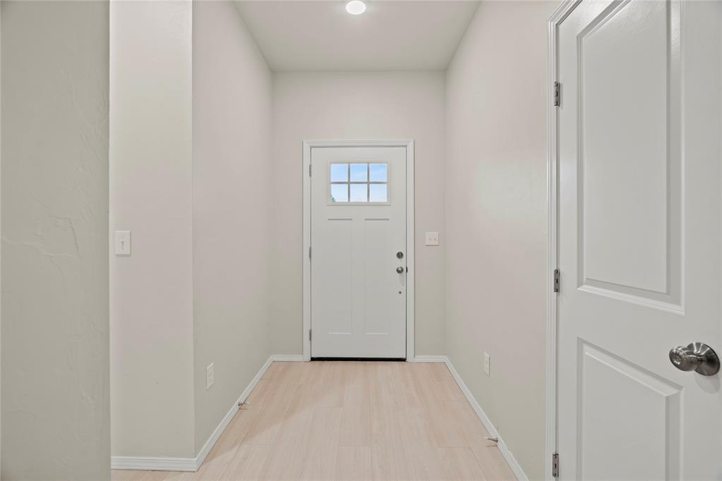 204 E Abbot Lane Property Photo 6