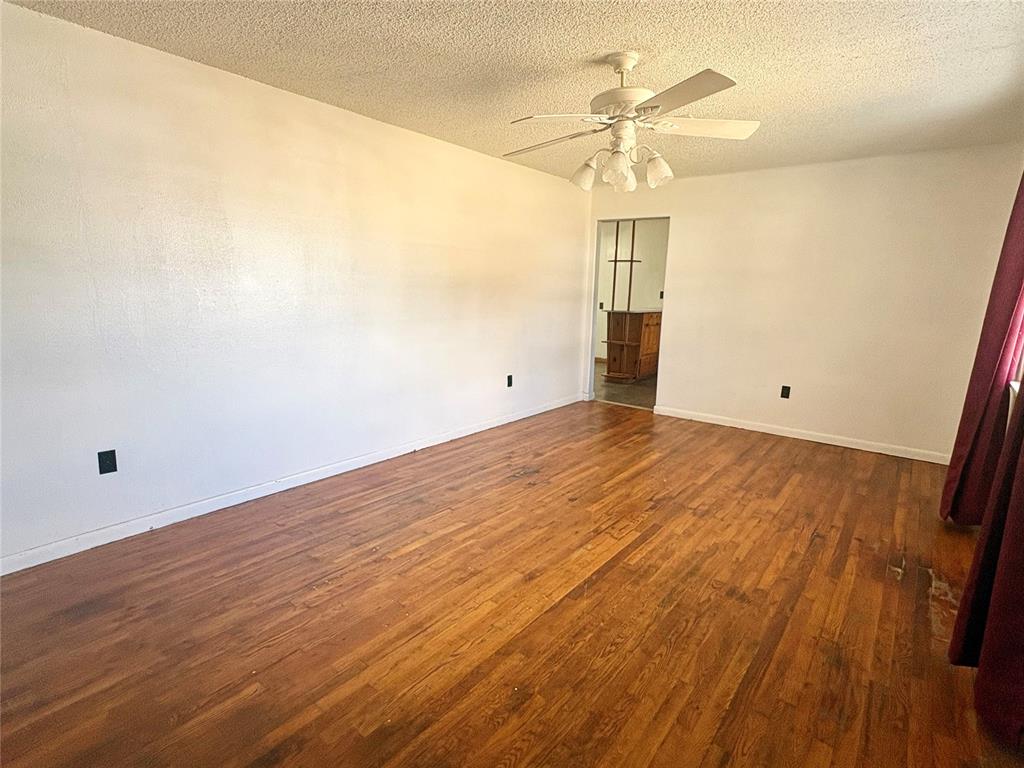 803 Willis Avenue Property Photo 2