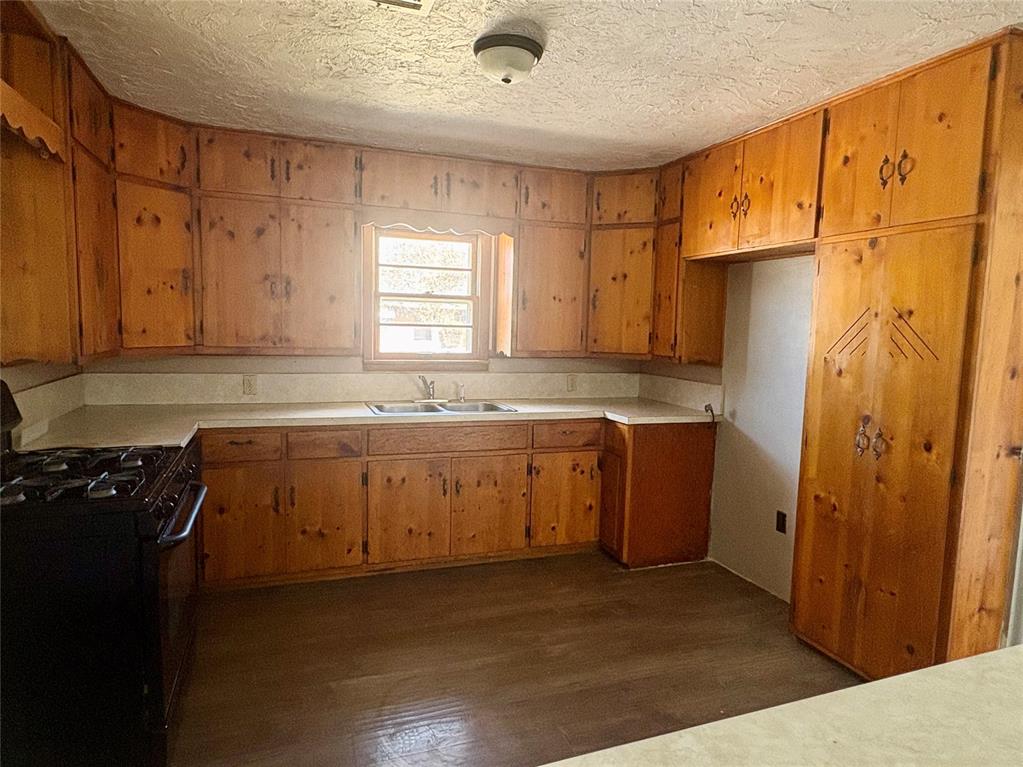 803 Willis Avenue Property Photo 6