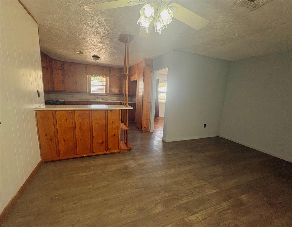 803 Willis Avenue Property Photo 7