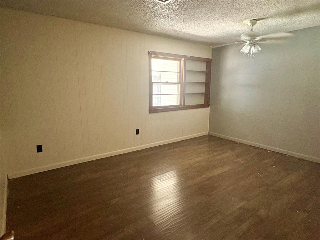 803 Willis Avenue Property Photo 9