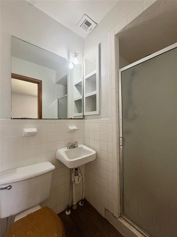803 Willis Avenue Property Photo 10