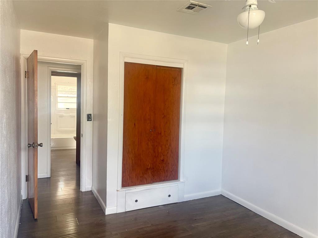 803 Willis Avenue Property Photo 12