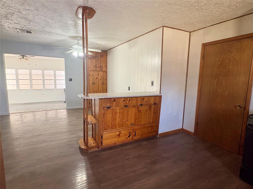 803 Willis Avenue Property Photo 14