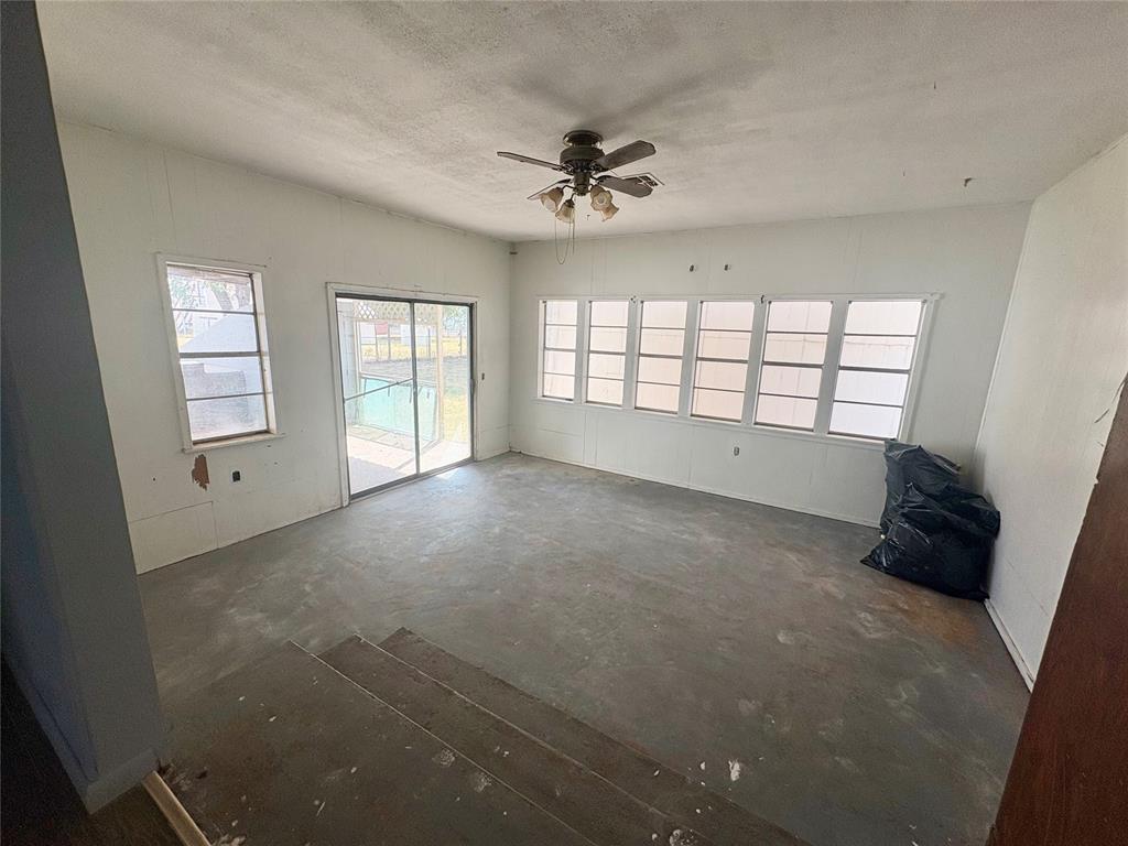 803 Willis Avenue Property Photo 15