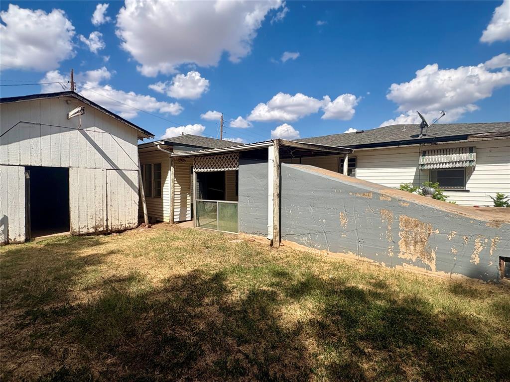 803 Willis Avenue Property Photo 17