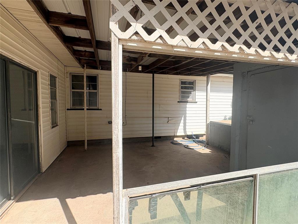 803 Willis Avenue Property Photo 18