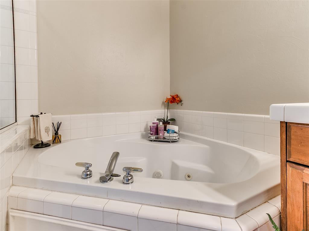 15524 Swallowtail Drive Property Photo 30