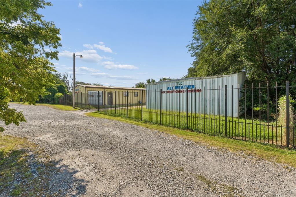 902 N Purdue Avenue Property Photo 3