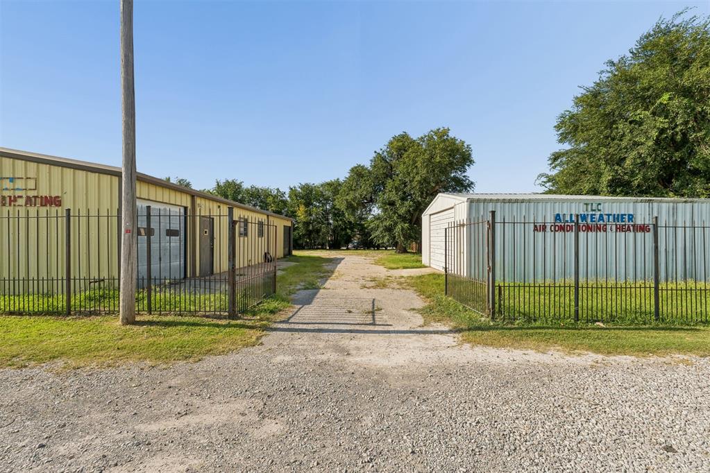902 N Purdue Avenue Property Photo 4