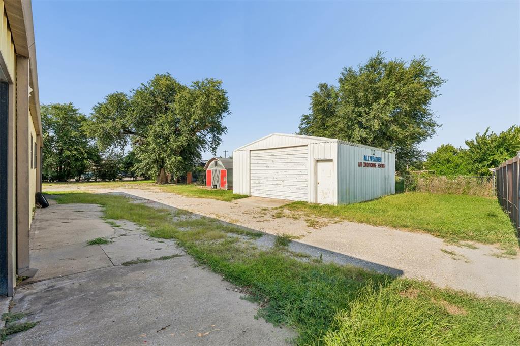 902 N Purdue Avenue Property Photo 7