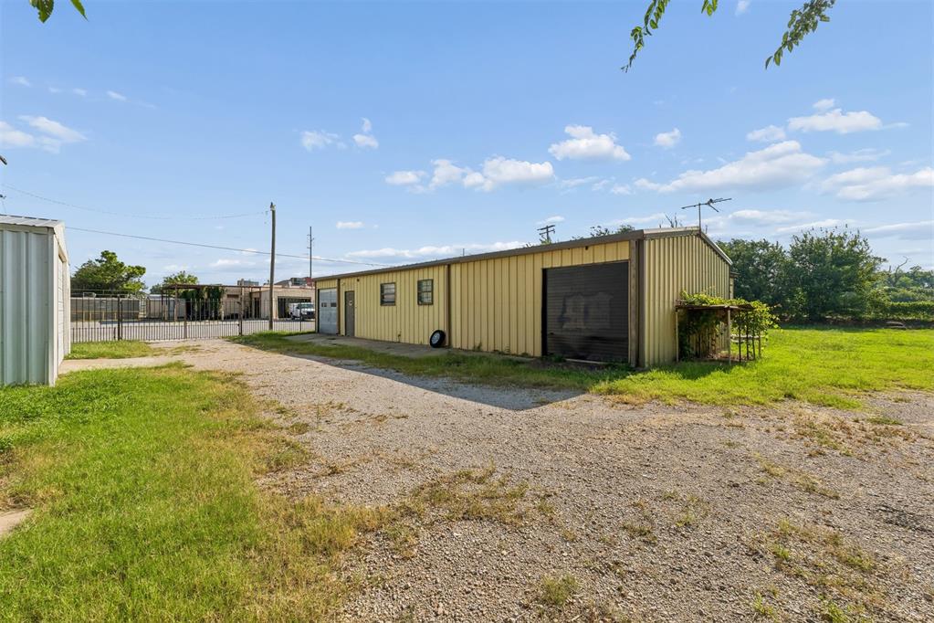 902 N Purdue Avenue Property Photo 10
