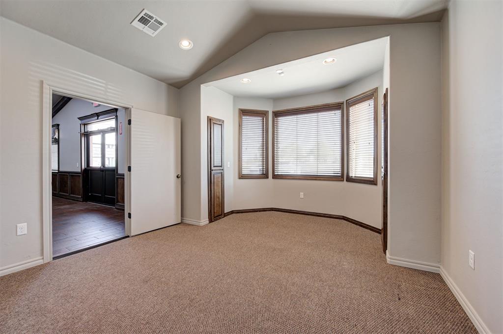 450 E Main Street Property Photo 17