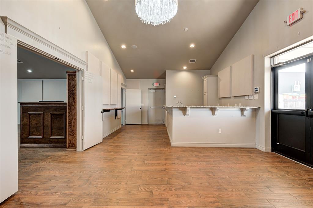 450 E Main Street Property Photo 19