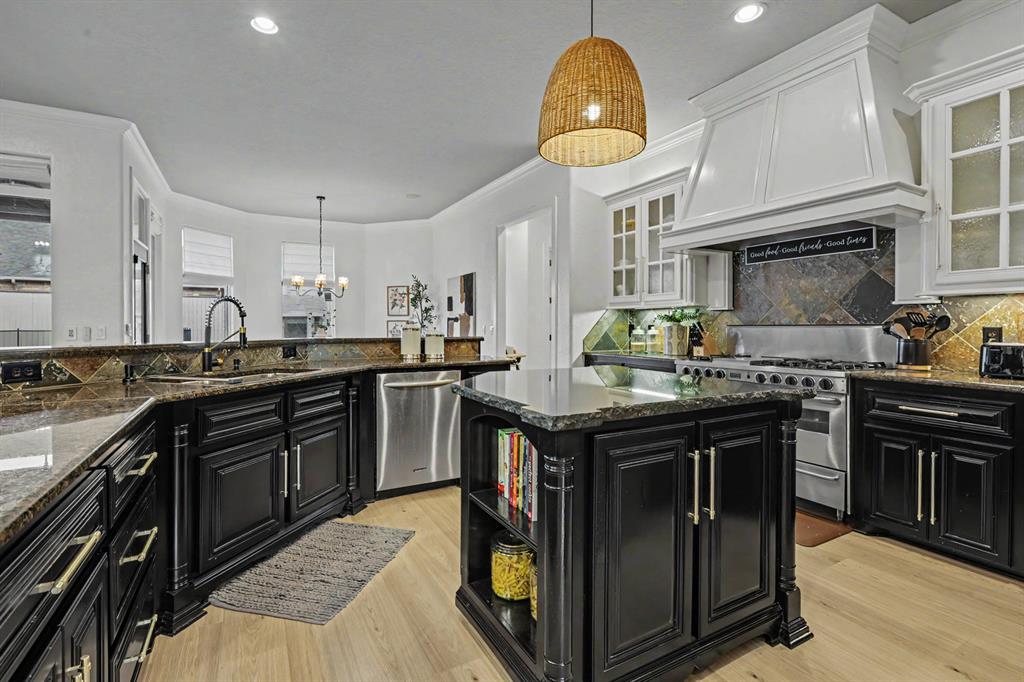17104 Hawks Ridge Lane Property Photo 12