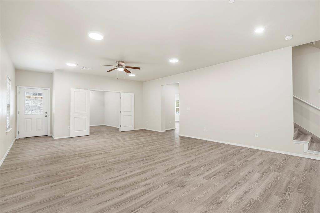 228 E Abbot Lane Property Photo 8