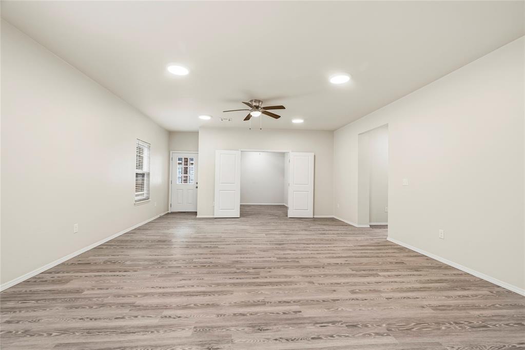 228 E Abbot Lane Property Photo 9