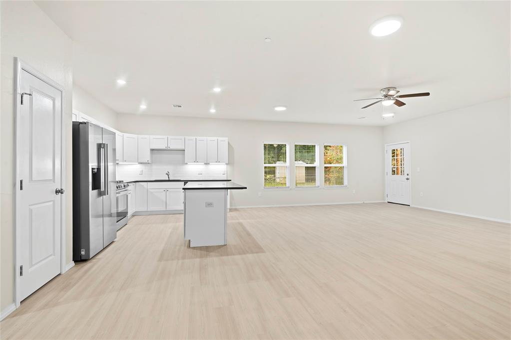 232 E Abbot Lane Property Photo 4