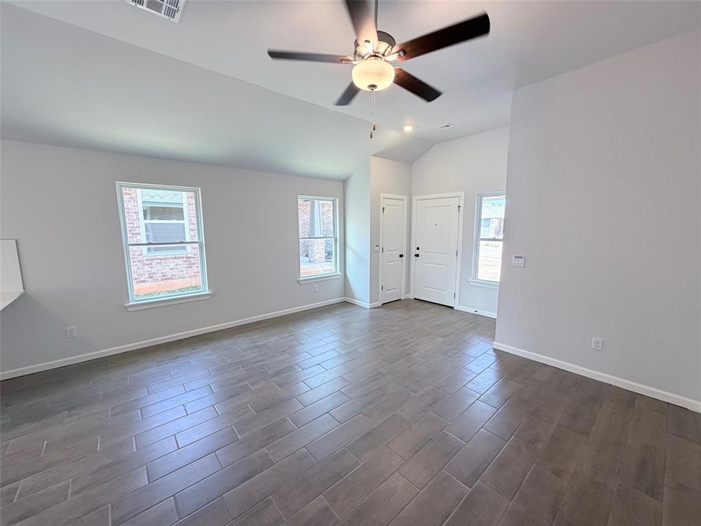 2924 Nw 196th Place Property Photo 3