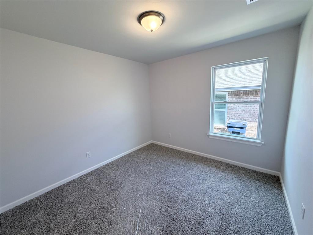 2924 Nw 196th Place Property Photo 10