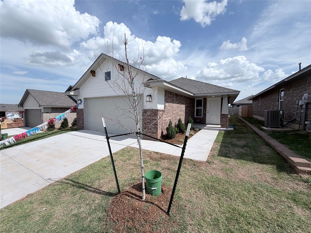 2916 Nw 196th Place Property Photo 2