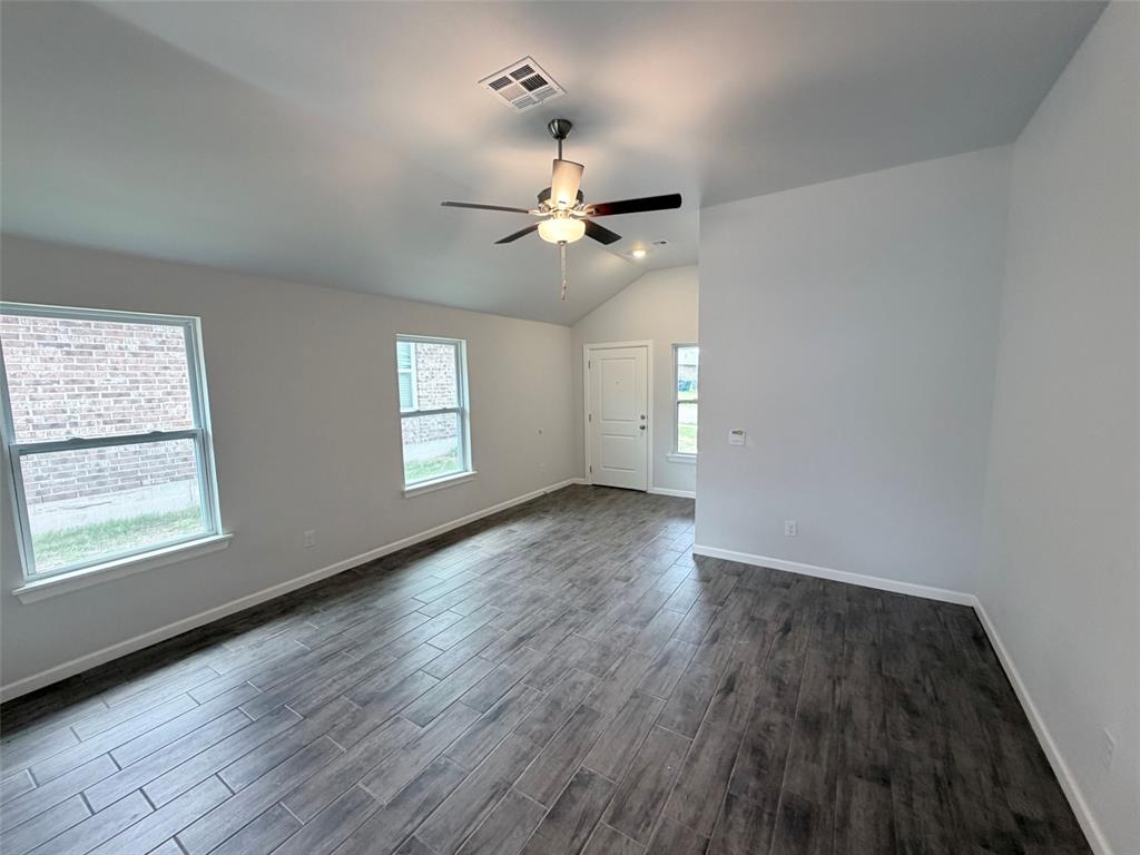 2916 Nw 196th Place Property Photo 3