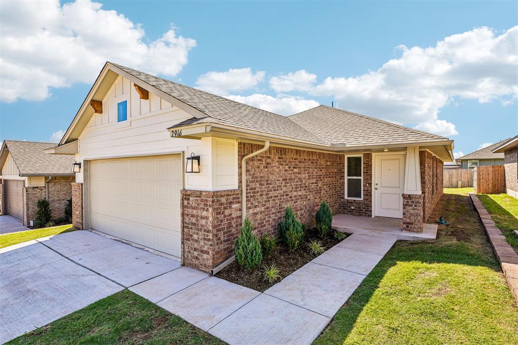 2916 Nw 196th Place Property Photo 3